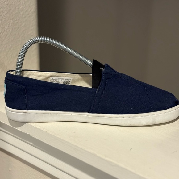 TOMS Classic Canvas Shoes Girls Youth Size 5Y Navy Blue Slip On Casual Shoes - Picture 3 of 9